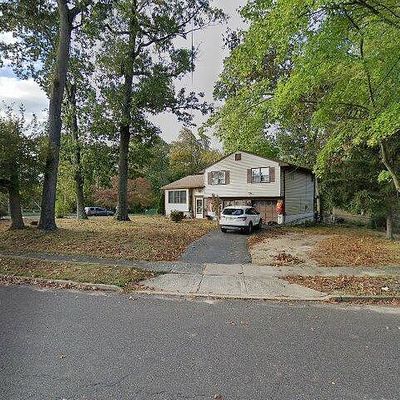 2 Bells Lake Dr, Blackwood, NJ 08012