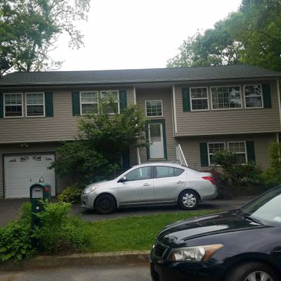 2 Pearl Pl, Greenlawn, NY 11740