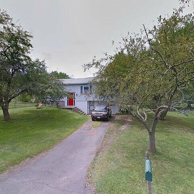 20 Western Ln, Amherst, MA 01002