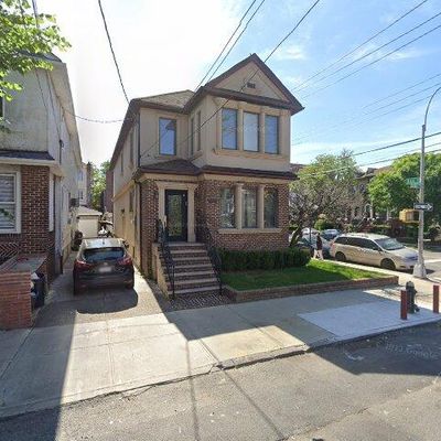 2002 E 13 Th St, Brooklyn, NY 11229