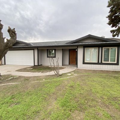 2037 W Perez Ave, Visalia, CA 93291