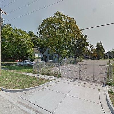 204 Garfield Ave, Benton Harbor, MI 49022