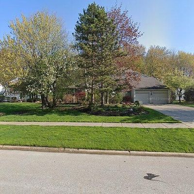 205 Jackson Dr, Chagrin Falls, OH 44022