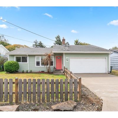 240 Ne 10 Th Ct, Newport, OR 97365