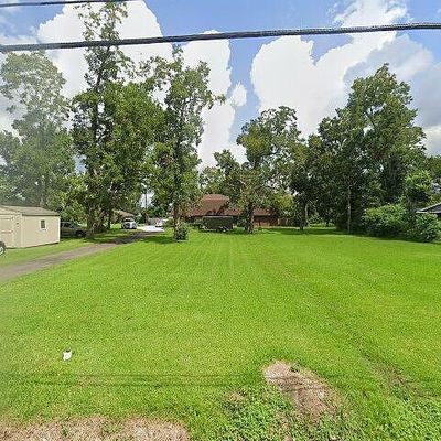 2404 Smith St, West Orange, TX 77630