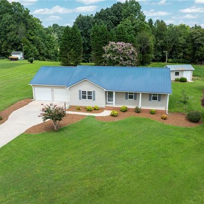 243 Nathan Dr, Lexington, NC 27295