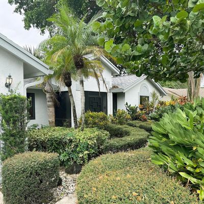 2450 Riviera Dr, Delray Beach, FL 33445