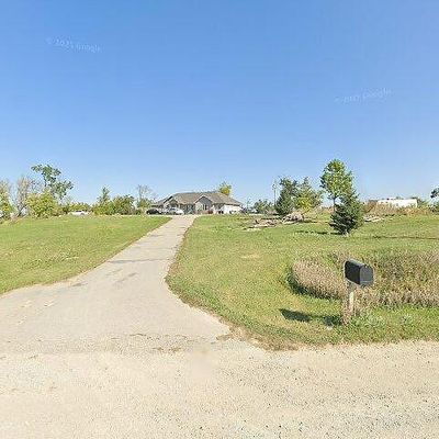 2605 68 Th St, Newhall, IA 52315