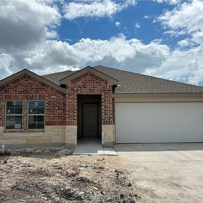 2223 Spyglass Dr, Navasota, TX 77868