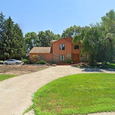 28807 W King William Dr, Farmington Hills, MI 48331