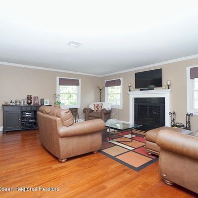 29 Avalon Ln, Matawan, NJ 07747