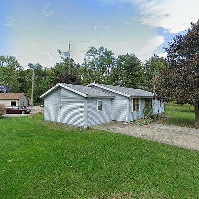 3 Bennett Dr, Monticello, IL 61856