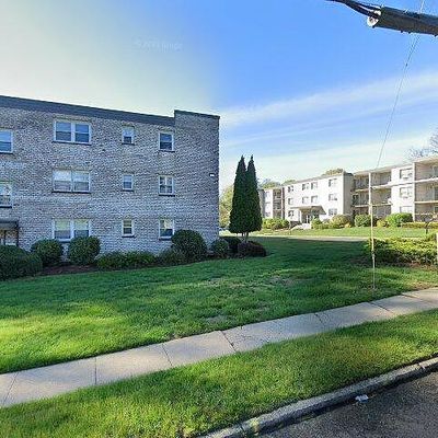 300 Meadowside Rd #206, Milford, CT 06460