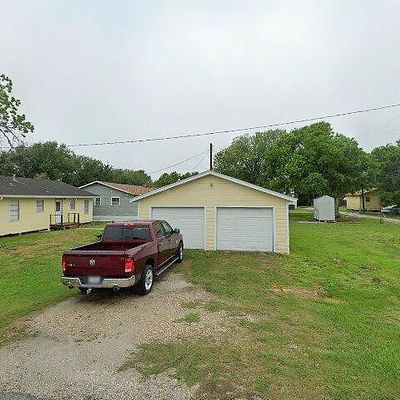 300 Perryman Ave, Palacios, TX 77465