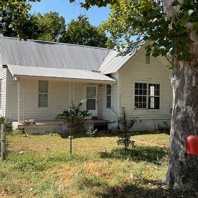 302 Gentry St, Smithville, TX 78957