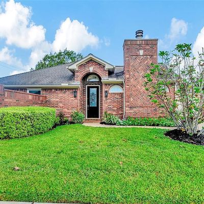 302 Pine Creek Dr, Friendswood, TX 77546