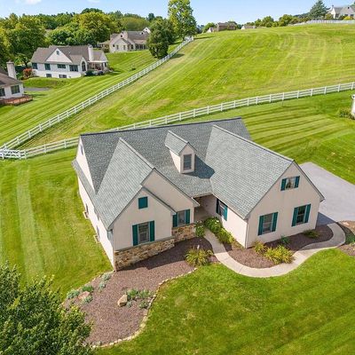 302 Steeplechase Dr, Elverson, PA 19520