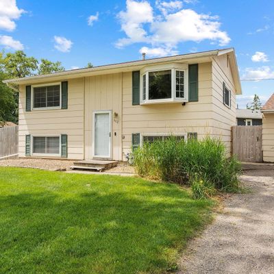 302 Woodland Dr, Owatonna, MN 55060