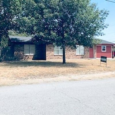 303 E Vernon St, Decatur, TX 76234