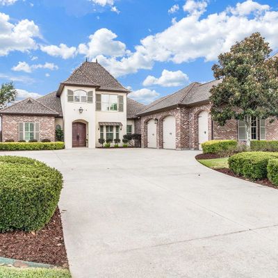 303 Shinnecock Hills Dr, Broussard, LA 70518