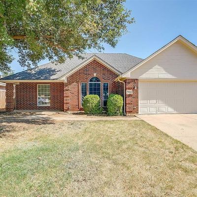 304 Palm St, Crowley, TX 76036