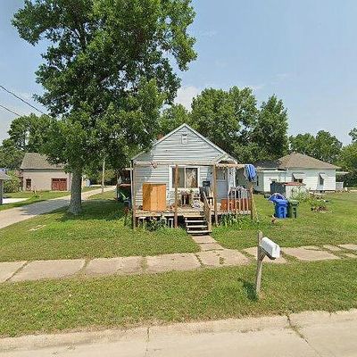 305 Shelby St, Charles City, IA 50616