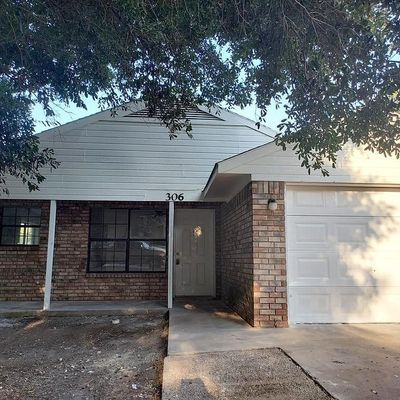 306 N Wilson St, Kaufman, TX 75142