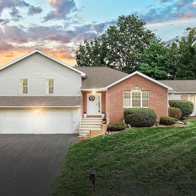 3082 Honey Run Dr, York, PA 17408