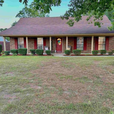 309 Regal Oaks Cir, White Hall, AR 71602