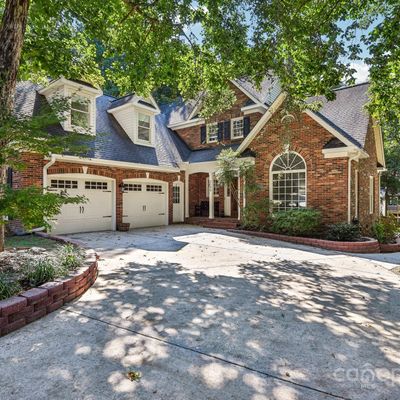 2649 Willowbrook Dr, Matthews, NC 28104