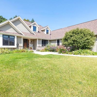 2693 Oak Knoll Dr, Jackson, WI 53037