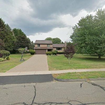 27 Lochview Dr, Windsor, CT 06095