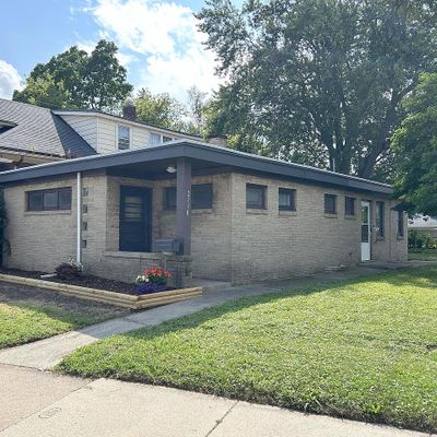 2718 Douglas Ave, Racine, WI 53402