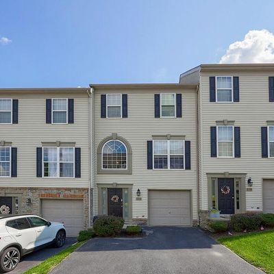 2722 Hunt Club Dr, York, PA 17402