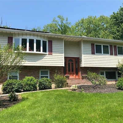 28 Dawn Ln, Airmont, NY 10901