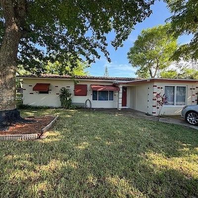 28 Se 8 Th St, Dania, FL 33004