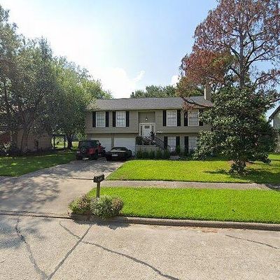 334 Gleneagles Dr, Friendswood, TX 77546