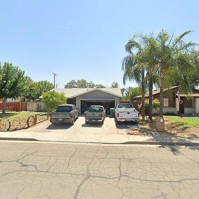 360 Crestwood Ave, Woodlake, CA 93286