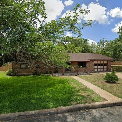 311 Broadmoor Dr, Fredericksburg, TX 78624