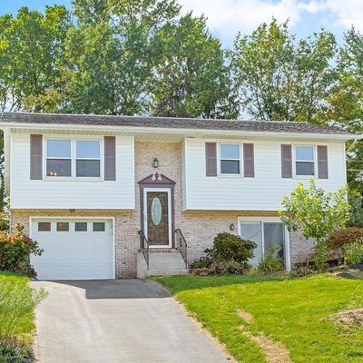 311 Longfellow Dr, Lancaster, PA 17602