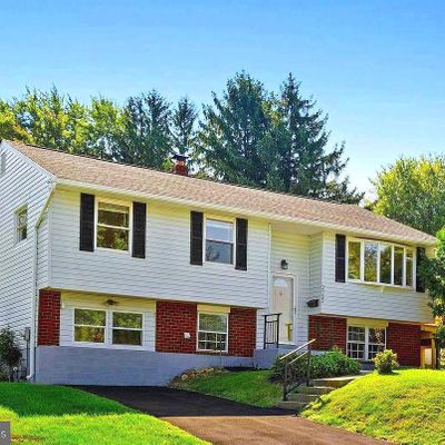 3163 Surrey Ln, Aston, PA 19014