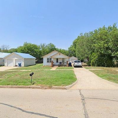 318 N College St, Cordell, OK 73632