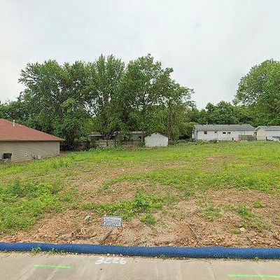 3226 N Travis Ave, Springfield, MO 65803