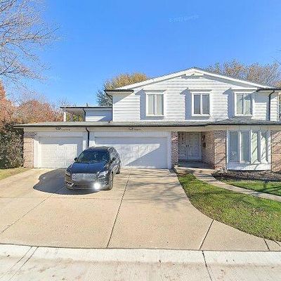 32854 Barclay Sq, Warren, MI 48093