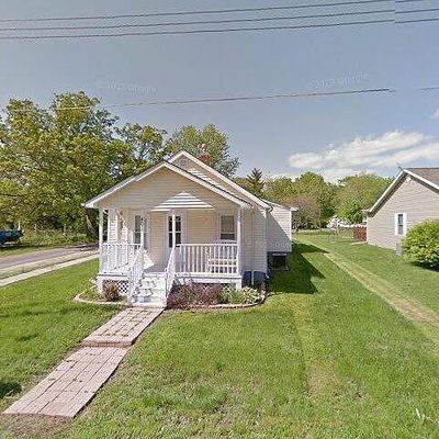 401 E Ebony St, Thayer, IL 62689