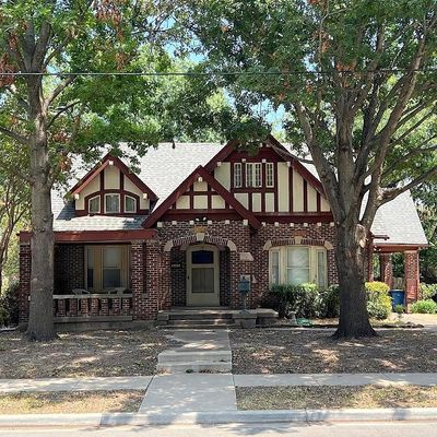 401 S Houston St, Kaufman, TX 75142