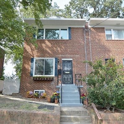 4038 D St Se, Washington, DC 20019