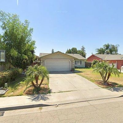 425 Chandler St, Farmersville, CA 93223