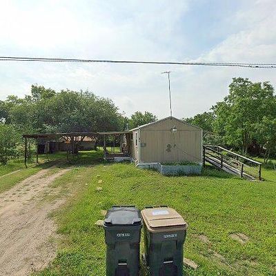 425 Oakview Rd, Luling, TX 78648