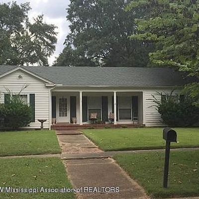 370 W Chulahoma Ave, Holly Springs, MS 38635